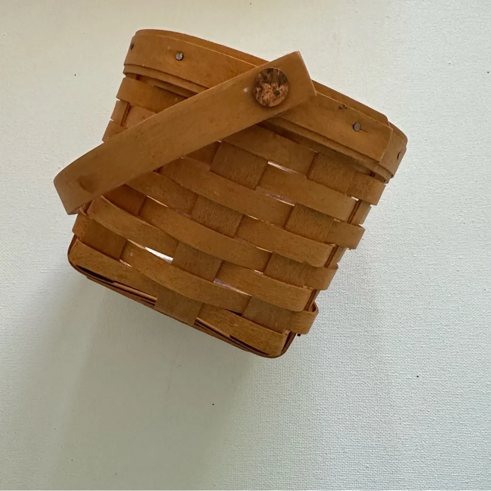 Longaberger vintage Tan Round Woven Basket with Insert